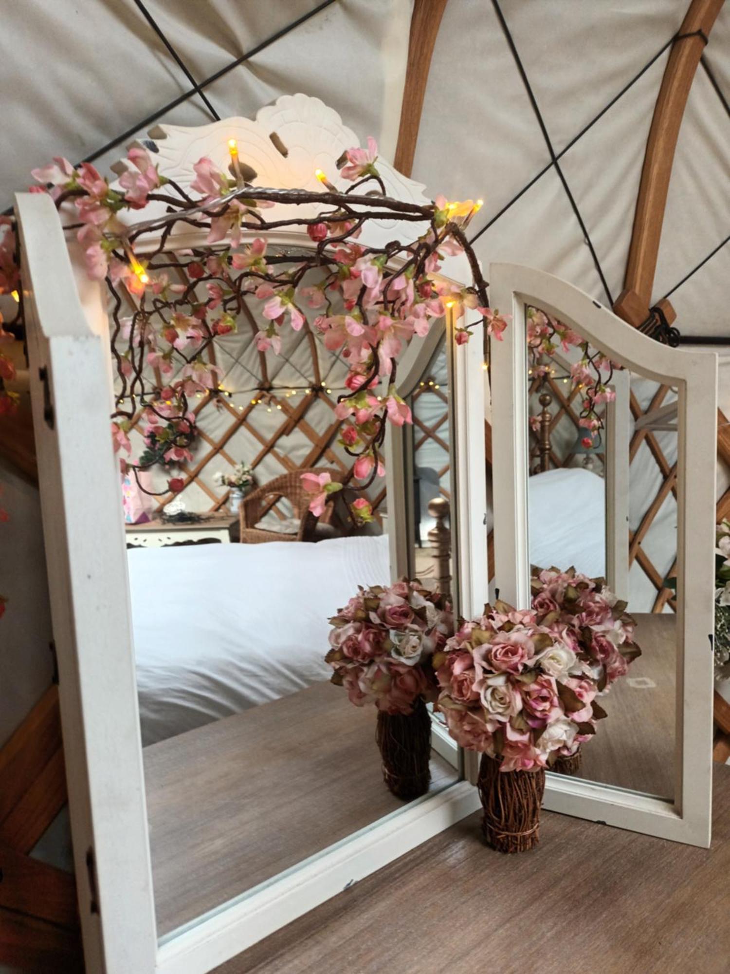 Gingerbread Cottage Yurts 이스트데어햄 외부 사진