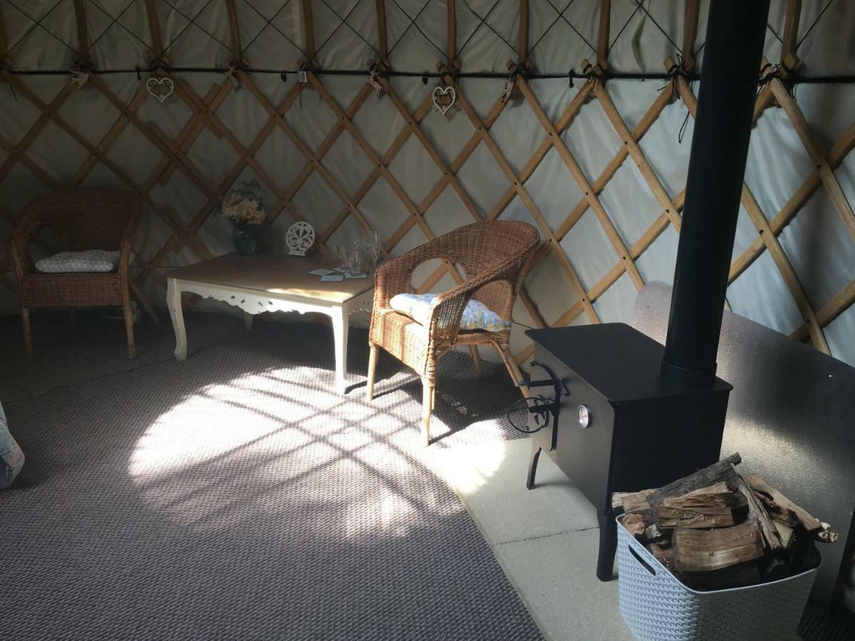 Gingerbread Cottage Yurts 이스트데어햄 외부 사진